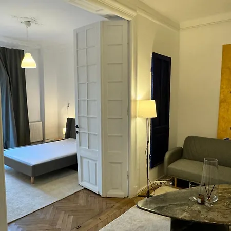 Sada Gallery Iii * ブカレスト